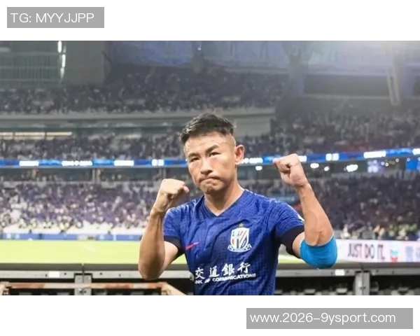 国足首练现场直击于汉超布置训练设施吕焯毅接受媒体采访分享感受