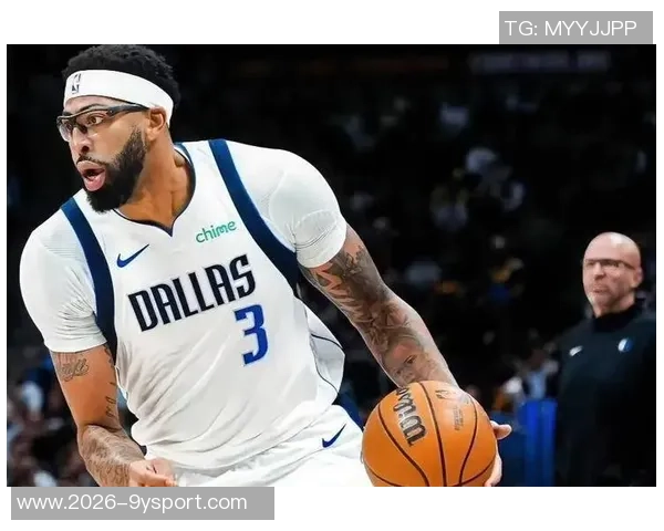 独行侠训练照曝光弗拉格与安东尼戴维斯展开激烈对抗